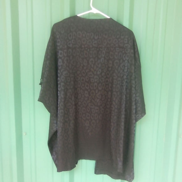 Women's Leopard Cheetah Animal Print Black Shrug Kimono Size Medium Mobwife - Picture 4 of 4